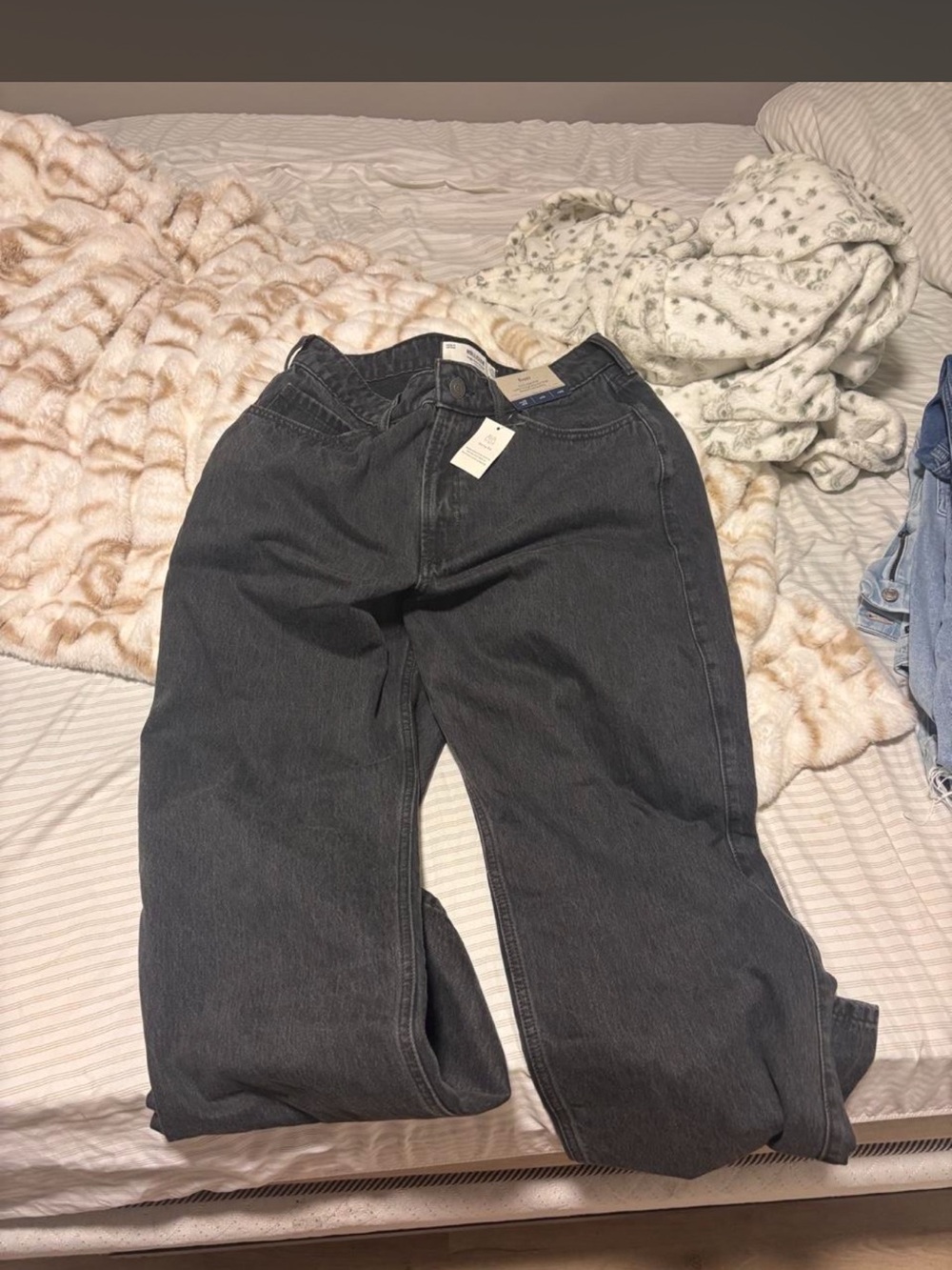 Hollister Charcoal Straight-Leg Women's Jeans